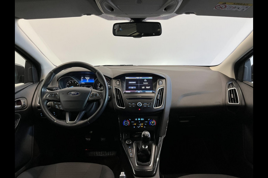 Ford FOCUS Wagon 1.0 Titanium Navigatie Parkeersensoren Park Assist Cruise Control Lichtmetalen velgen Climate Control
