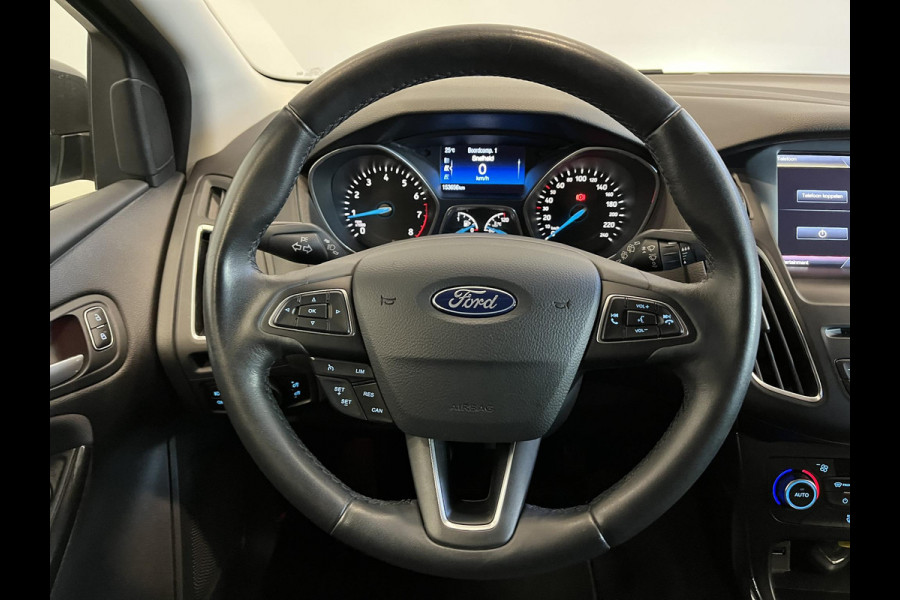 Ford FOCUS Wagon 1.0 Titanium Navigatie Parkeersensoren Park Assist Cruise Control Lichtmetalen velgen Climate Control
