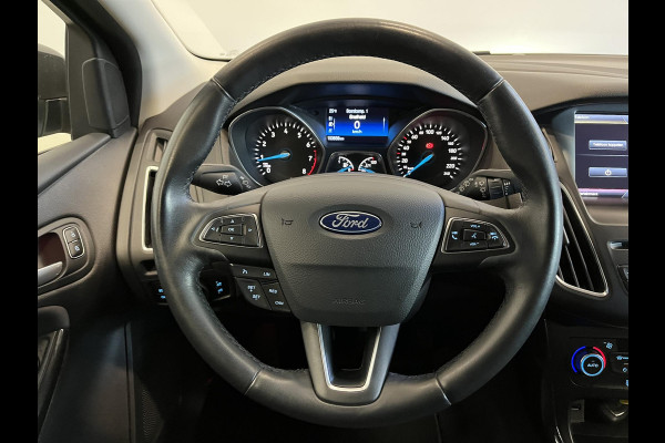 Ford FOCUS Wagon 1.0 Titanium Navigatie Parkeersensoren Park Assist Cruise Control Lichtmetalen velgen Climate Control