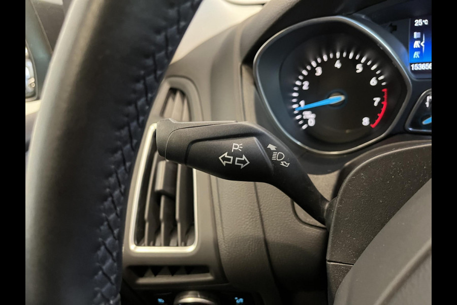 Ford FOCUS Wagon 1.0 Titanium Navigatie Parkeersensoren Park Assist Cruise Control Lichtmetalen velgen Climate Control