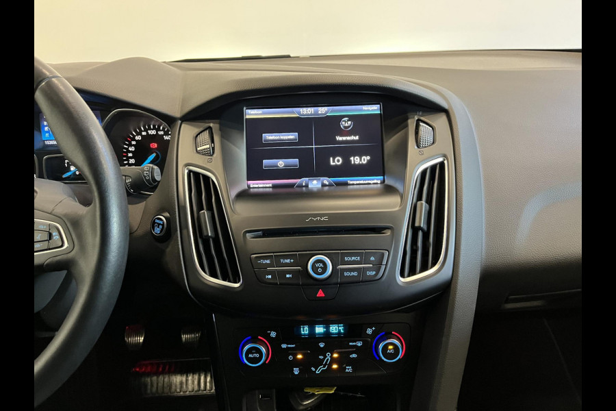 Ford FOCUS Wagon 1.0 Titanium Navigatie Parkeersensoren Park Assist Cruise Control Lichtmetalen velgen Climate Control