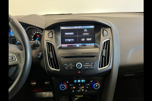 Ford FOCUS Wagon 1.0 Titanium Navigatie Parkeersensoren Park Assist Cruise Control Lichtmetalen velgen Climate Control
