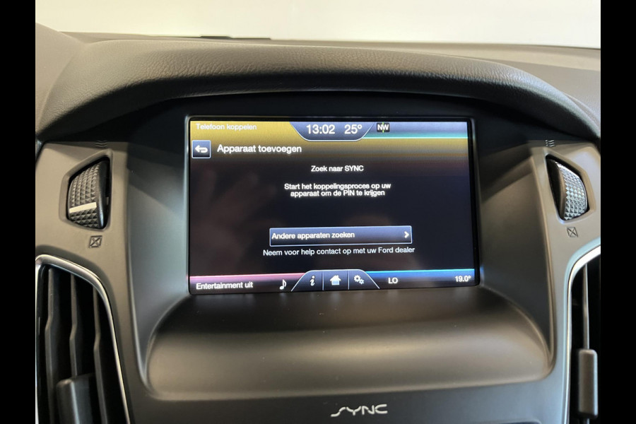 Ford FOCUS Wagon 1.0 Titanium Navigatie Parkeersensoren Park Assist Cruise Control Lichtmetalen velgen Climate Control