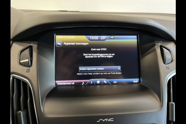 Ford FOCUS Wagon 1.0 Titanium Navigatie Parkeersensoren Park Assist Cruise Control Lichtmetalen velgen Climate Control