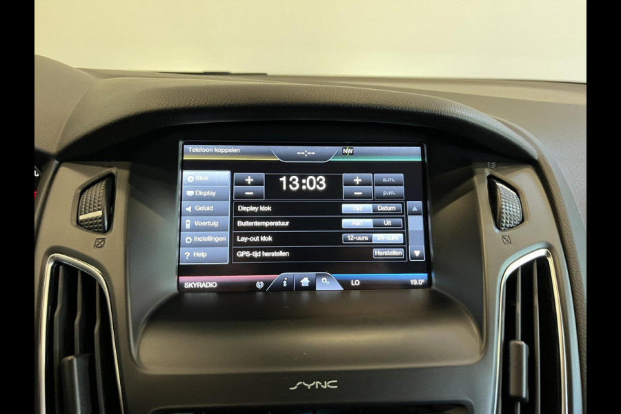 Ford FOCUS Wagon 1.0 Titanium Navigatie Parkeersensoren Park Assist Cruise Control Lichtmetalen velgen Climate Control