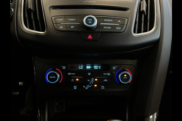 Ford FOCUS Wagon 1.0 Titanium Navigatie Parkeersensoren Park Assist Cruise Control Lichtmetalen velgen Climate Control