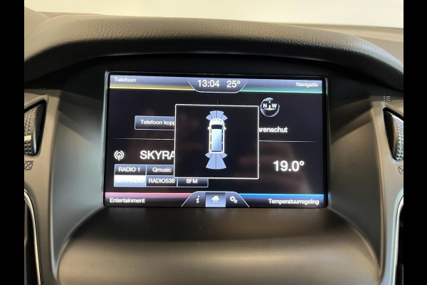 Ford FOCUS Wagon 1.0 Titanium Navigatie Parkeersensoren Park Assist Cruise Control Lichtmetalen velgen Climate Control