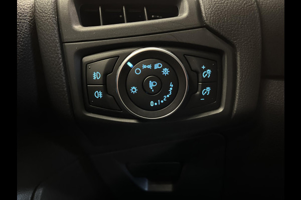 Ford FOCUS Wagon 1.0 Titanium Navigatie Parkeersensoren Park Assist Cruise Control Lichtmetalen velgen Climate Control