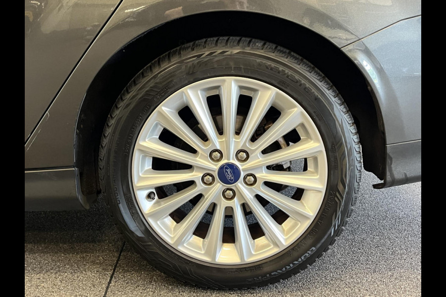 Ford FOCUS Wagon 1.0 Titanium Navigatie Parkeersensoren Park Assist Cruise Control Lichtmetalen velgen Climate Control