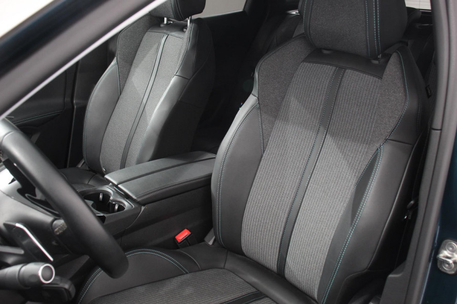 Peugeot 3008 1.2 PureTech 130pk Automaat Allure Peugeot 3008 1.2 PureTech 130pk EAT8 / AUTOMAAT Allure | Navigatie | Climate Control | Lichtmetalen velgen | Parkeer sensoren