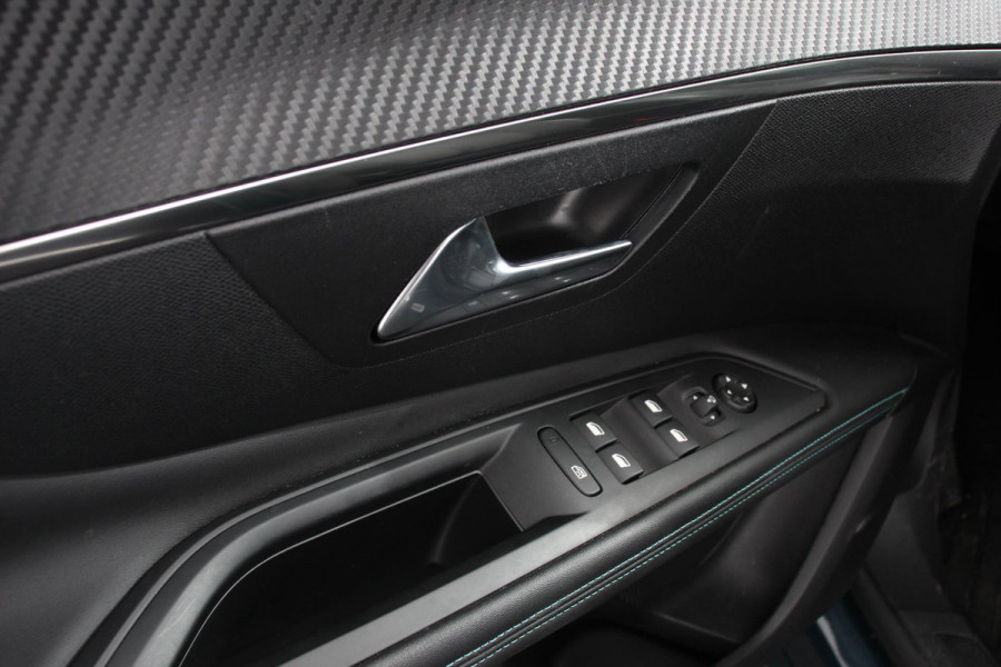 Peugeot 3008 1.2 PureTech 130pk Automaat Allure Peugeot 3008 1.2 PureTech 130pk EAT8 / AUTOMAAT Allure | Navigatie | Climate Control | Lichtmetalen velgen | Parkeer sensoren