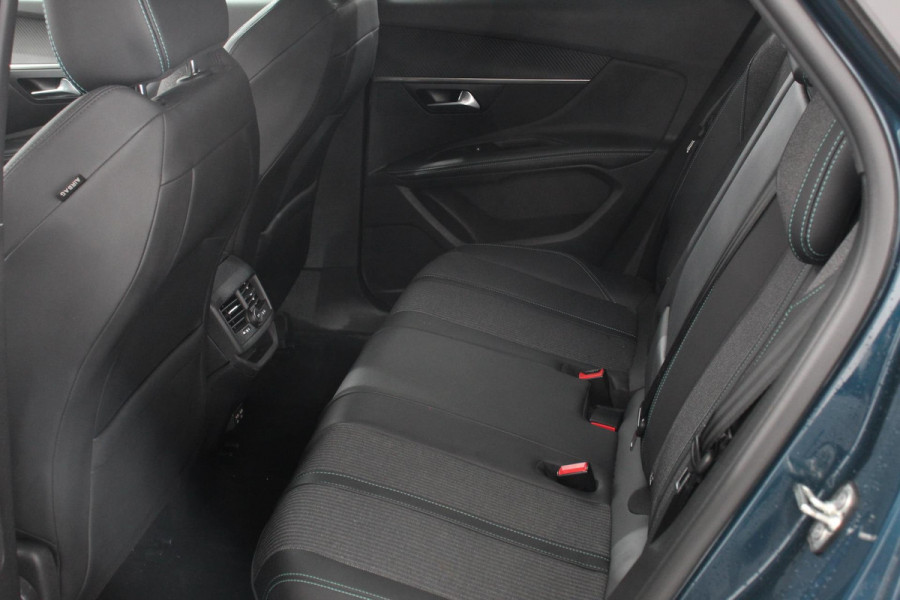 Peugeot 3008 1.2 PureTech 130pk Automaat Allure Peugeot 3008 1.2 PureTech 130pk EAT8 / AUTOMAAT Allure | Navigatie | Climate Control | Lichtmetalen velgen | Parkeer sensoren