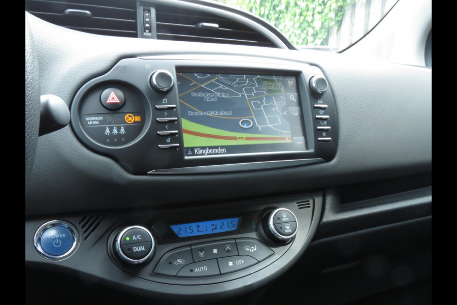 Toyota Yaris 1.5 Hybrid Dynamic | NAVI | ACHTERUITRIJCAMERA | KEYLESS ENTRY | CRUISE CONTROL | DEALER ONDERHOUDEN |