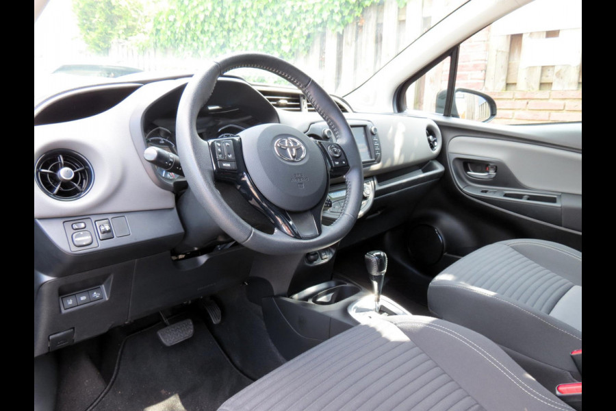 Toyota Yaris 1.5 Hybrid Dynamic | NAVI | ACHTERUITRIJCAMERA | KEYLESS ENTRY | CRUISE CONTROL | DEALER ONDERHOUDEN |