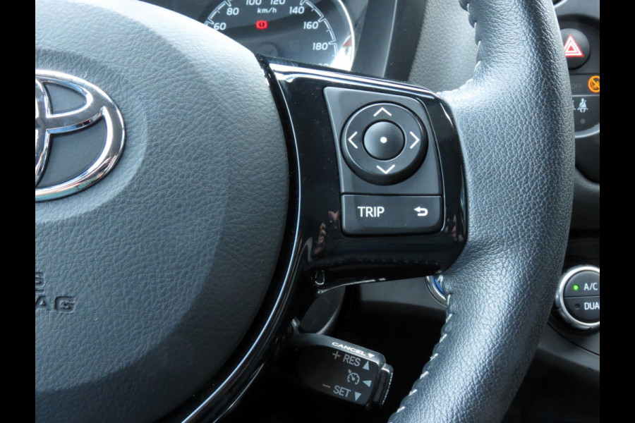 Toyota Yaris 1.5 Hybrid Dynamic | NAVI | ACHTERUITRIJCAMERA | KEYLESS ENTRY | CRUISE CONTROL | DEALER ONDERHOUDEN |