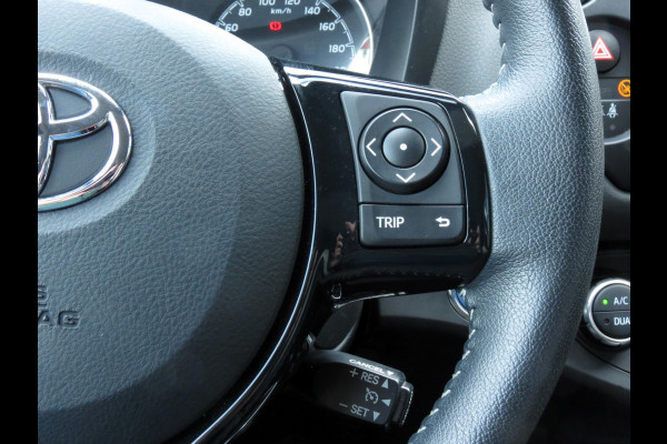 Toyota Yaris 1.5 Hybrid Dynamic | NAVI | ACHTERUITRIJCAMERA | KEYLESS ENTRY | CRUISE CONTROL | DEALER ONDERHOUDEN |