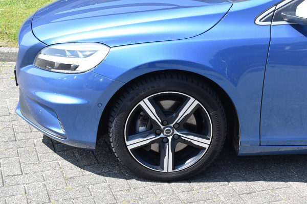 Volvo V40 T3 150PK Polar+ Sport | H&K | Trekhaak | Panoramadak | Camera | Stoelverwarming