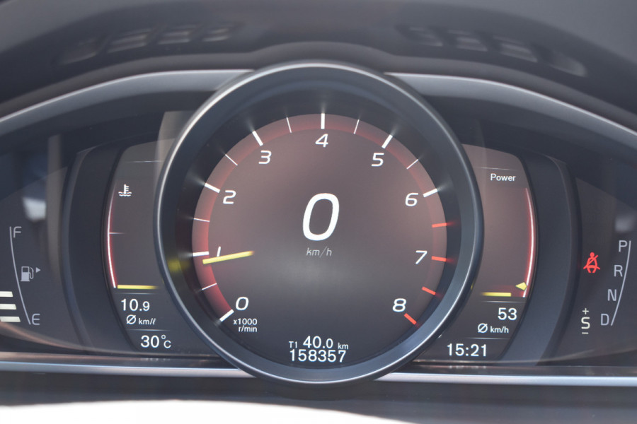 Volvo V40 T3 150PK Polar+ Sport | H&K | Trekhaak | Panoramadak | Camera | Stoelverwarming
