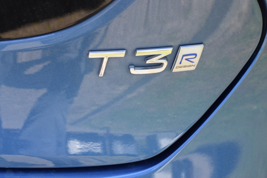 Volvo V40 T3 150PK Polar+ Sport | H&K | Trekhaak | Panoramadak | Camera | Stoelverwarming