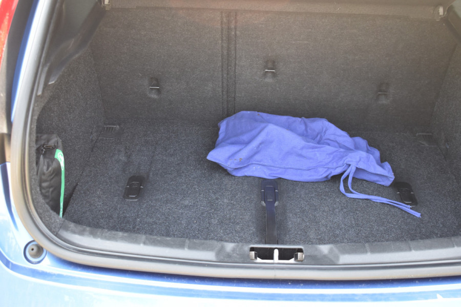 Volvo V40 T3 150PK Polar+ Sport | H&K | Trekhaak | Panoramadak | Camera | Stoelverwarming