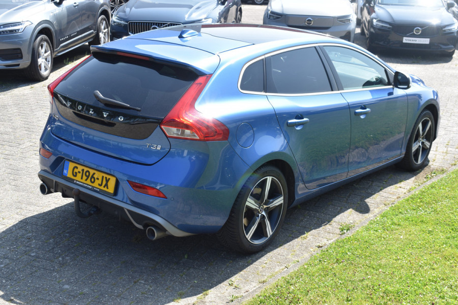 Volvo V40 T3 150PK Polar+ Sport | H&K | Trekhaak | Panoramadak | Camera | Stoelverwarming