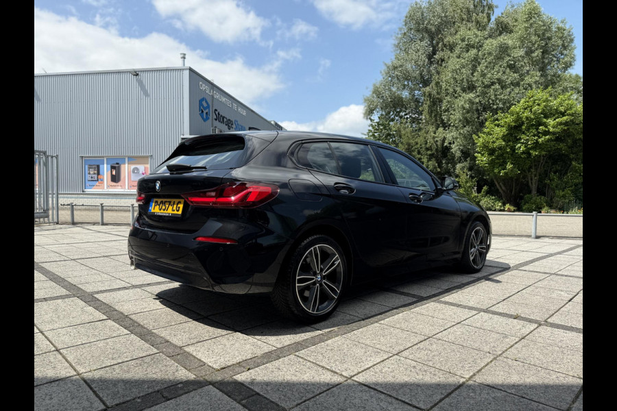 BMW 1-serie 118i Business Ed. | Navi | Live-Cockpit | Carplay |