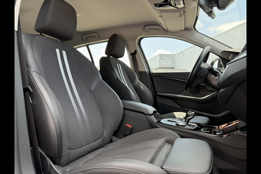 BMW 1-serie 118i Business Ed. | Navi | Live-Cockpit | Carplay |
