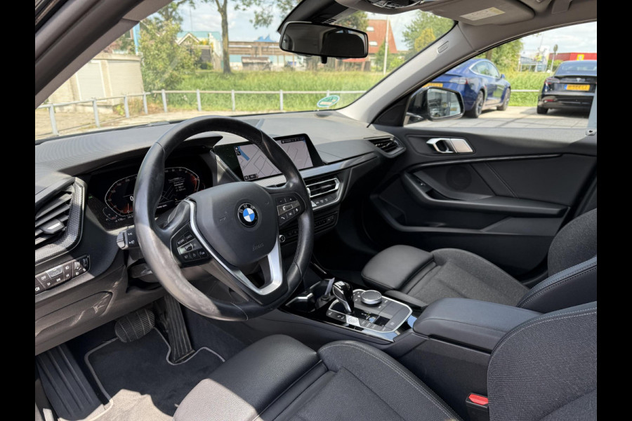 BMW 1-serie 118i Business Ed. | Navi | Live-Cockpit | Carplay |