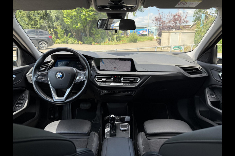 BMW 1-serie 118i Business Ed. | Navi | Live-Cockpit | Carplay |