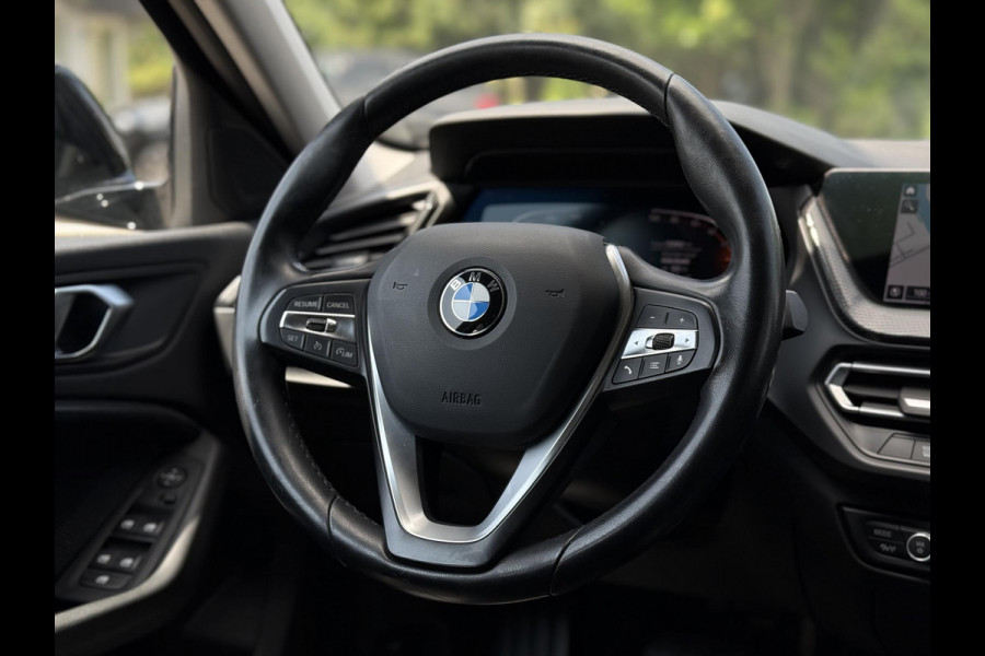 BMW 1-serie 118i Business Ed. | Navi | Live-Cockpit | Carplay |