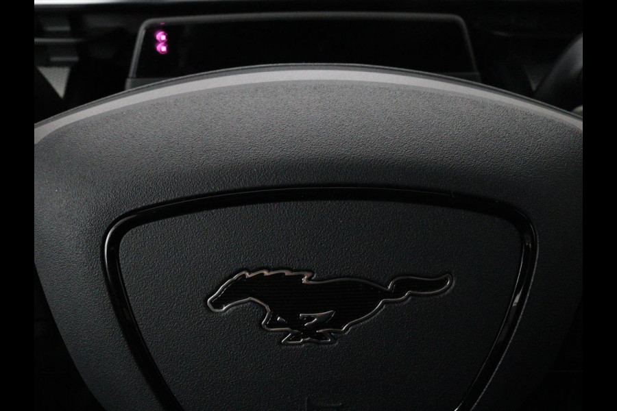 Ford Mustang Mach-E RWD 75 kWh | Leder | Stoelverwarming | Adaptive cruise | 360 camera | Adaptive cruise | B&O Sound | Stuurverwarming | Full LED