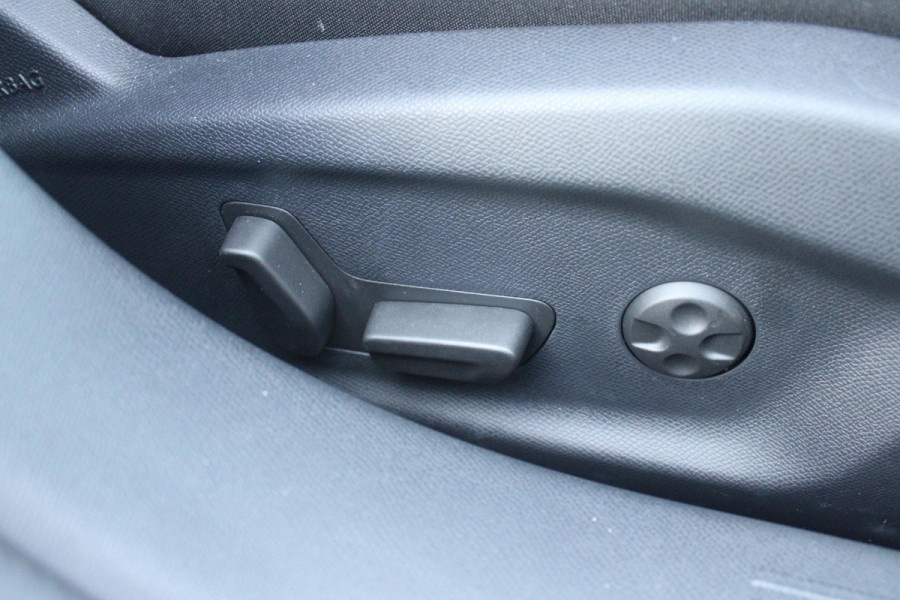 Peugeot 408 1.6 HYbrid 225PK GT **ALLE OPTIES** | PANORAMISCH SCHUIF/KANTEL DAK | MATRIX LED KOPLAMPEN | VOLLEDIG LEDEREN BEKLEDING | STOELEN ELEKTRISCH VERSTELBAAR MET VERWARMING EN MASSAGE| BESTUURDERSTOEL MET GEHEUGEN | FOCAL AUDIO SYSTEM | NIGHT VISION | ELEKTRISCH BEDIENBARE ACHTERKLEP | ADAPTIVE CRUISE CONTROL | 20" LICHTMETAAL MONOLITHE | STUUR EN VOORRUIT VERWARMING | DRAADLOZE APPLE CARPLAY/ANDROID AUTO | NAVIGATIE | DRAADLOZE TELEFOONLADER | 360˚ CAMERA | KEYLESS ENTRY/START | PARKEERSENSOREN VOOR EN ACHTER |