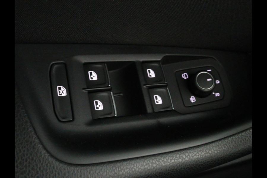 Volkswagen Passat 1.4 TSI PHEV GTE | Adaptive cruise | Trekhaak wegklapbaar | Stoelverwarming |  Navigatie | Full LED