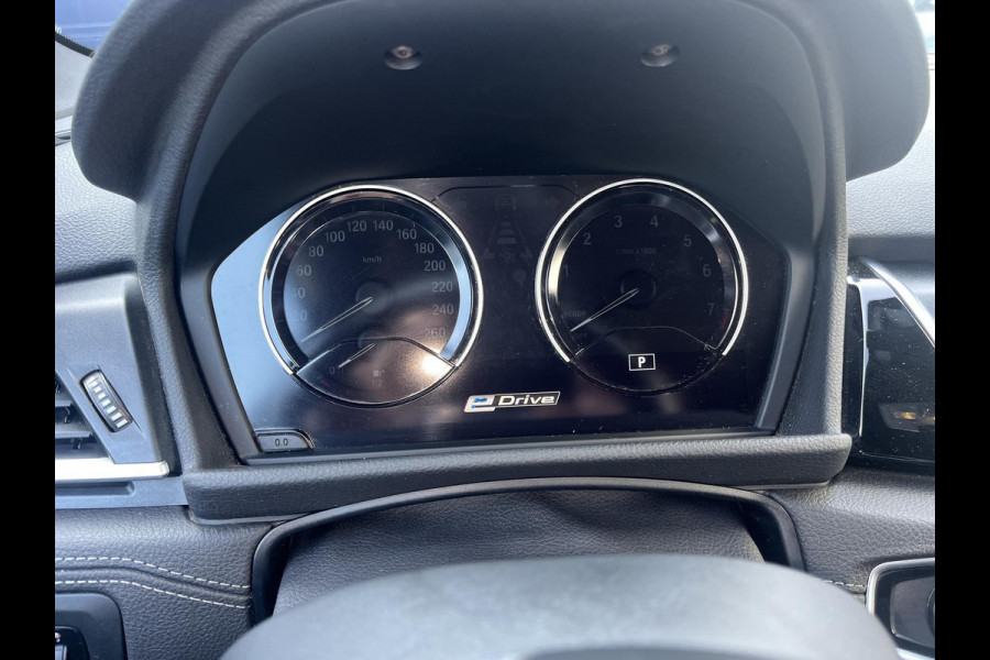 BMW 2 Serie Active Tourer 225xe iPerformance High Executive | leder | head-up display | dealer onderhouden | PHEV | plug-in