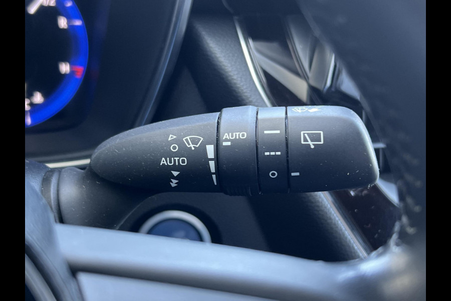 Toyota Corolla Touring Sports 1.8 Hybrid First Edition | navigatie | bi-xenon | head-up display | stoel- stuurverwarming