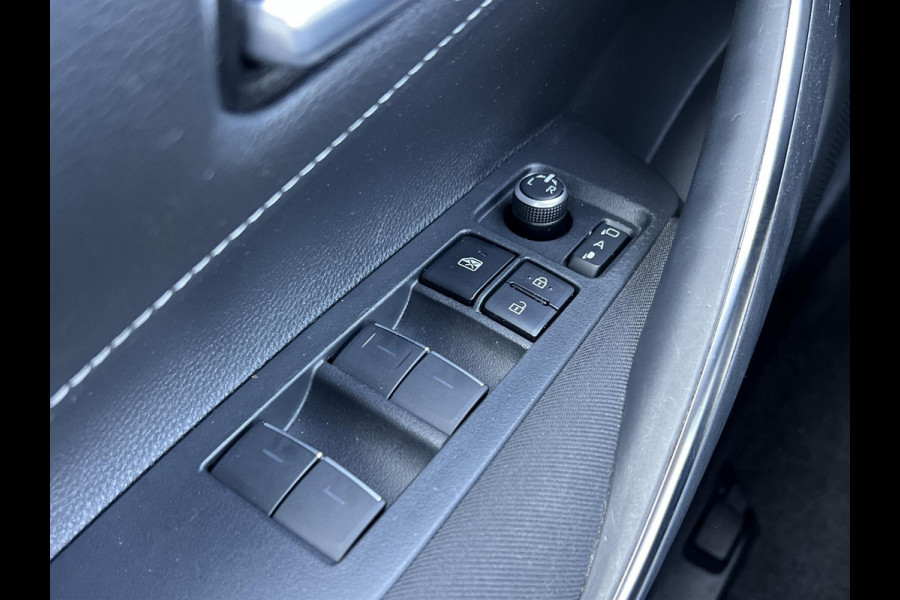 Toyota Corolla Touring Sports 1.8 Hybrid First Edition | navigatie | bi-xenon | head-up display | stoel- stuurverwarming