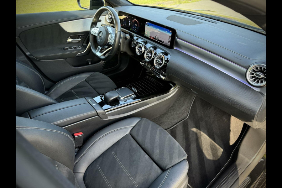 Mercedes-Benz CLA-Klasse 250 e AMG CLA250e Coupe Panoramadak|Keyless|Advanced sound|Sfeerverlichting|Night pakket