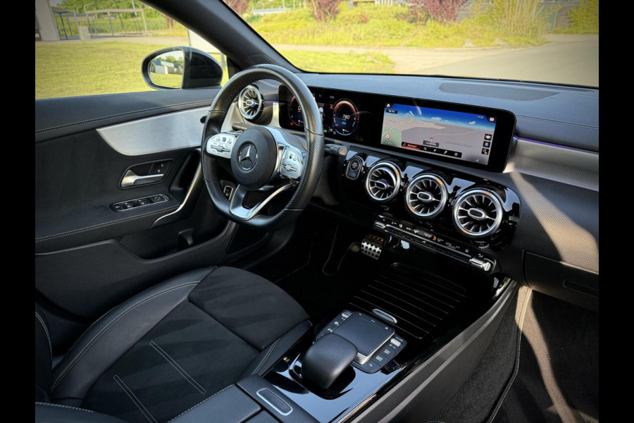 Mercedes-Benz CLA-Klasse 250 e AMG CLA250e Coupe Panoramadak|Keyless|Advanced sound|Sfeerverlichting|Night pakket