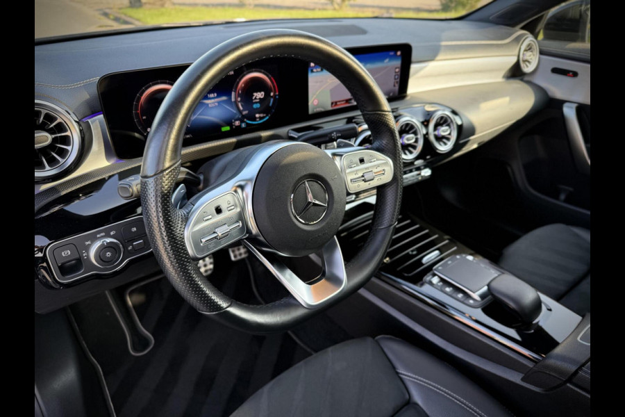 Mercedes-Benz CLA-Klasse 250 e AMG CLA250e Coupe Panoramadak|Keyless|Advanced sound|Sfeerverlichting|Night pakket