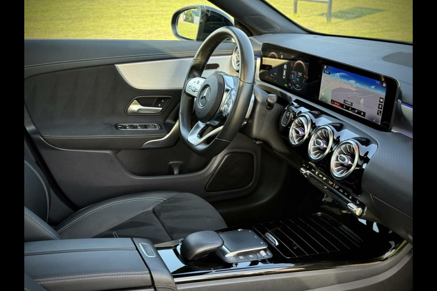 Mercedes-Benz CLA-Klasse 250 e AMG CLA250e Coupe Panoramadak|Keyless|Advanced sound|Sfeerverlichting|Night pakket