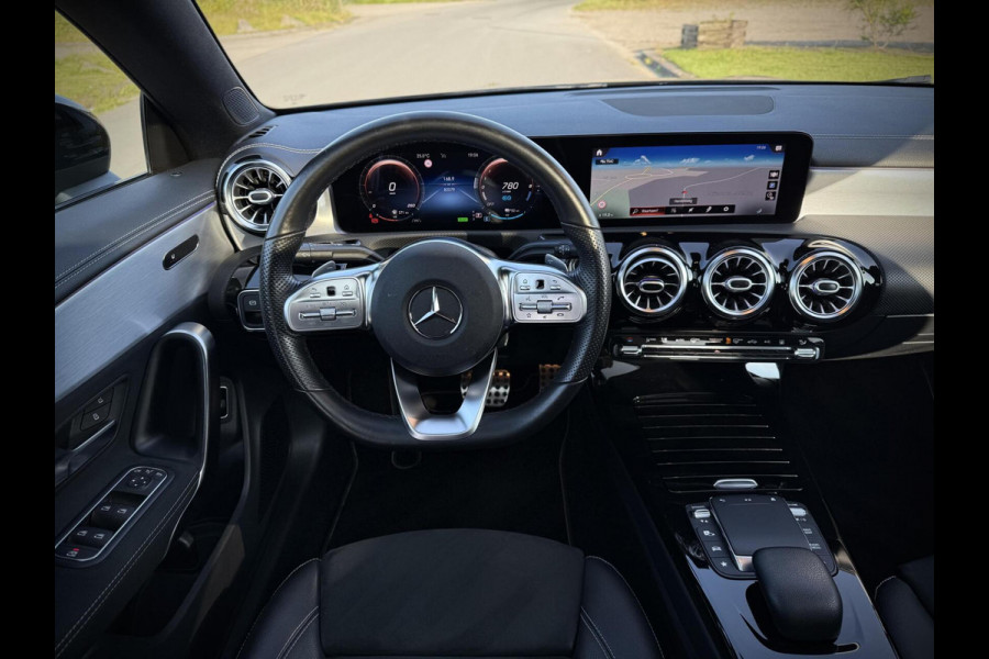 Mercedes-Benz CLA-Klasse 250 e AMG CLA250e Coupe Panoramadak|Keyless|Advanced sound|Sfeerverlichting|Night pakket