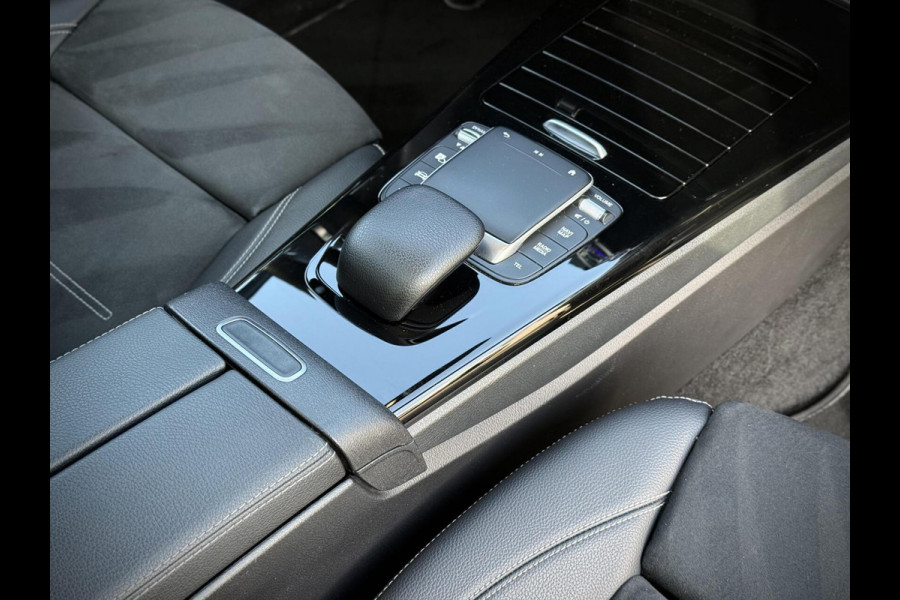 Mercedes-Benz CLA-Klasse 250 e AMG CLA250e Coupe Panoramadak|Keyless|Advanced sound|Sfeerverlichting|Night pakket