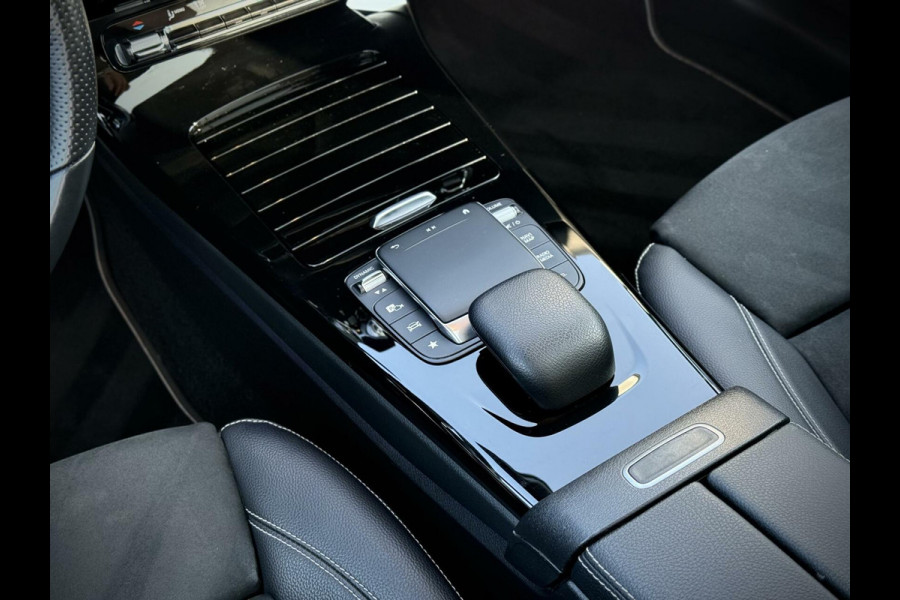 Mercedes-Benz CLA-Klasse 250 e AMG CLA250e Coupe Panoramadak|Keyless|Advanced sound|Sfeerverlichting|Night pakket