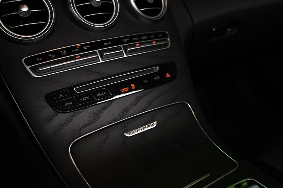Mercedes-Benz C-Klasse Cabrio 180 Premium Plus AMG Styling - Night Edition - Airscarf - Leer - Camera - Stoelverwarming -