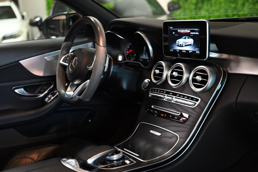Mercedes-Benz C-Klasse Cabrio 180 Premium Plus AMG Styling - Night Edition - Airscarf - Leer - Camera - Stoelverwarming -