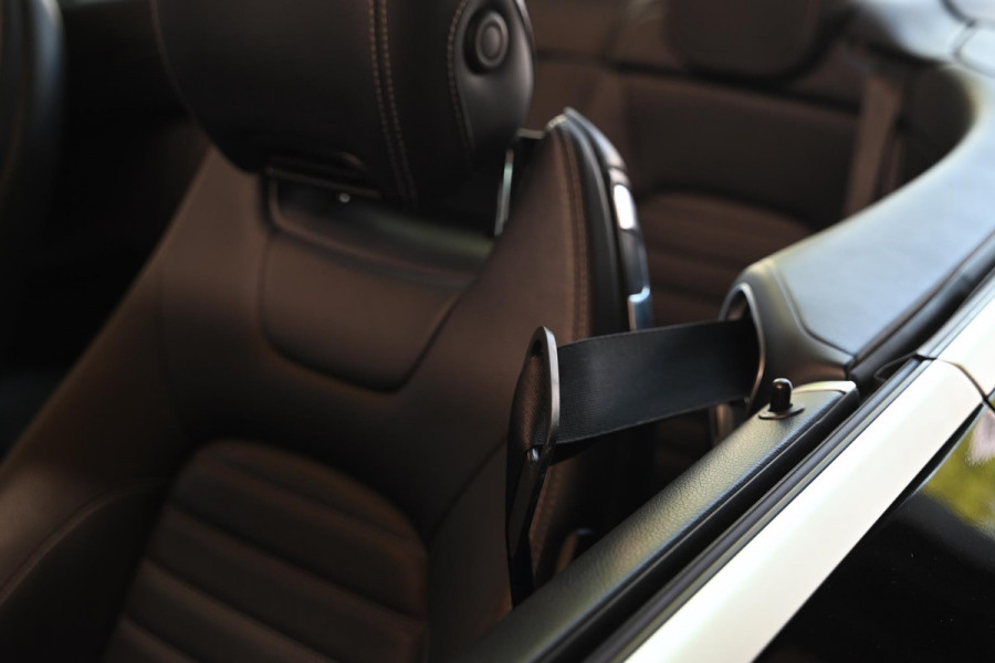 Mercedes-Benz C-Klasse Cabrio 180 Premium Plus AMG Styling - Night Edition - Airscarf - Leer - Camera - Stoelverwarming -