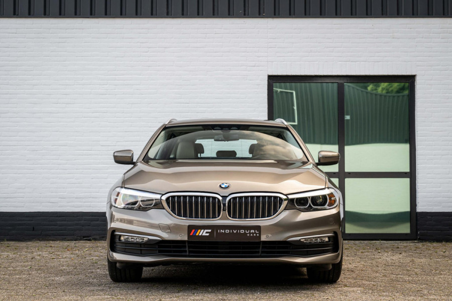 BMW 5 Serie Touring 520i Executive Leder Trekhaak LED Orig NL Auto