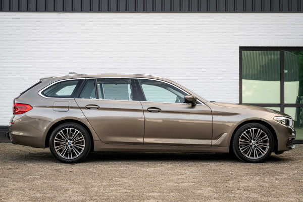 BMW 5 Serie Touring 520i Executive Leder Trekhaak LED Orig NL Auto