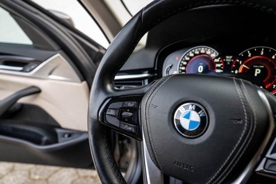 BMW 5 Serie Touring 520i Executive Leder Trekhaak LED Orig NL Auto