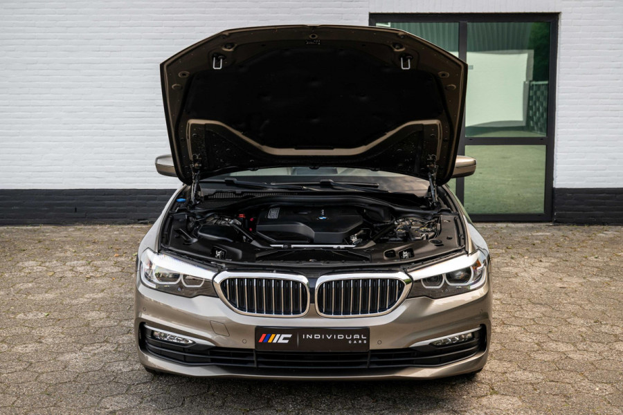 BMW 5 Serie Touring 520i Executive Leder Trekhaak LED Orig NL Auto